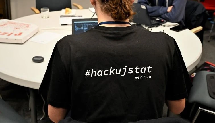 Na pátém ročníku hackathonu veřejné správy se poprvé utkali šampioni z krajských kol. Nad otevřenými daty vznikly užitečné i zábavné aplikace